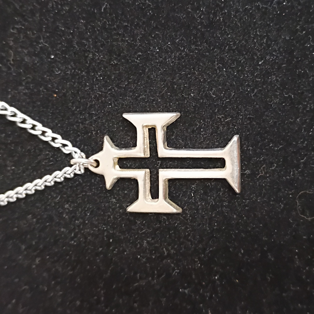Sterling silver cross pendant